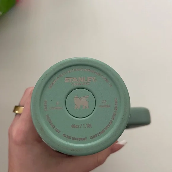 Stanley Quencher 40oz Sage Green - Picture 2 of 4